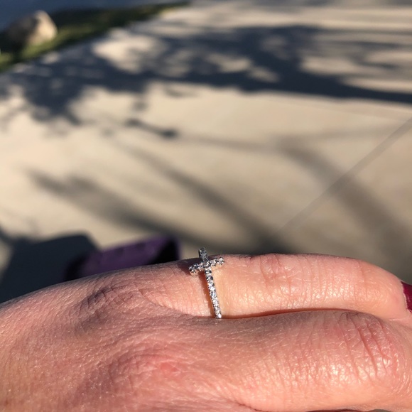 Size 6 925 Silver Cross Ring - Picture 2 of 6